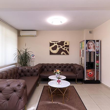 Family Hotel Madrid Sofia Bagian luar foto