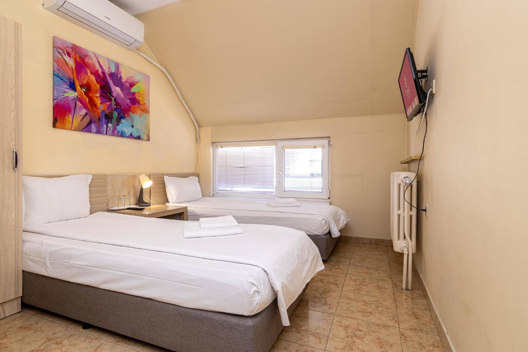 Family Hotel Madrid Sofia Bagian luar foto