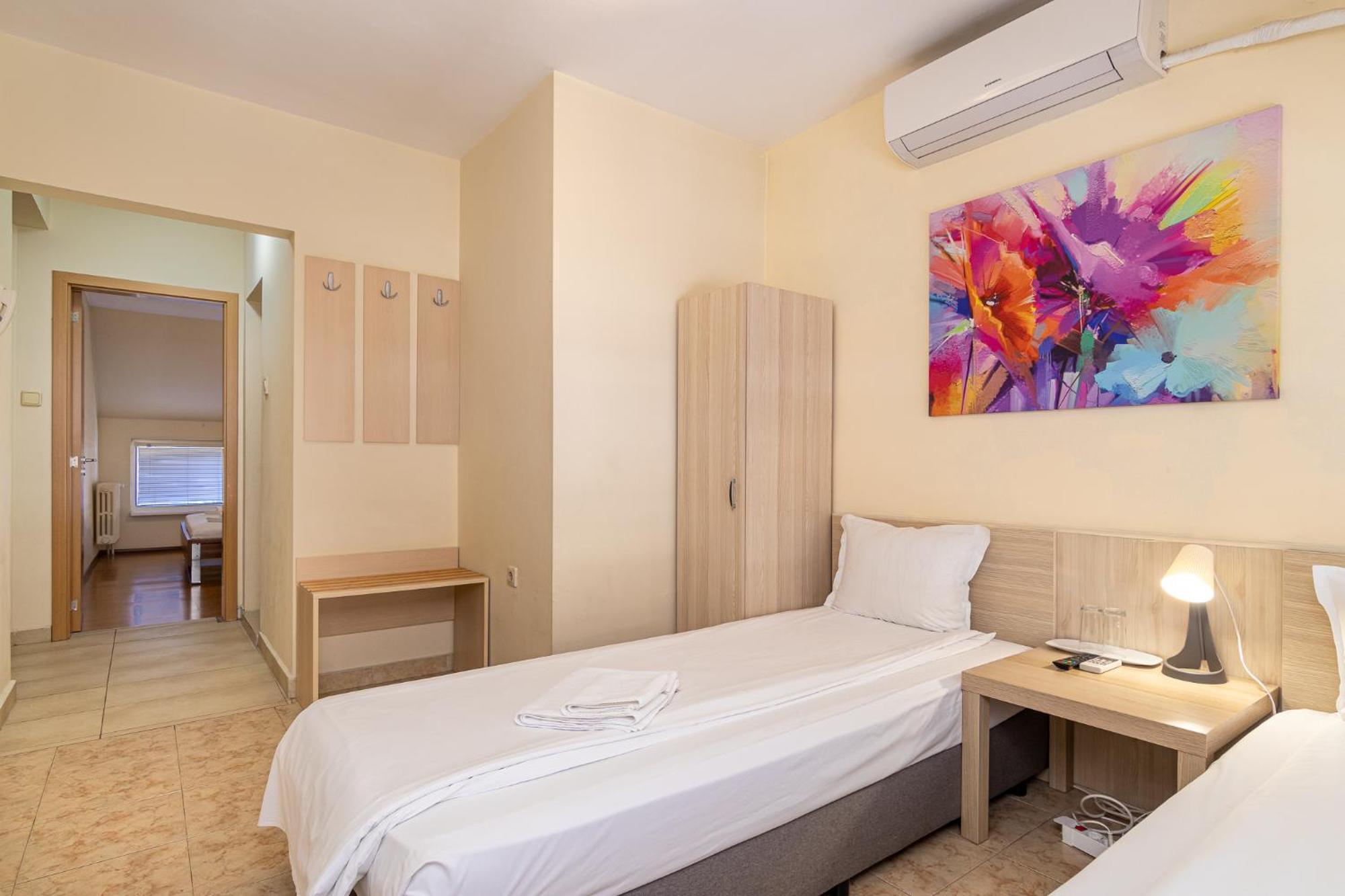Family Hotel Madrid Sofia Bagian luar foto