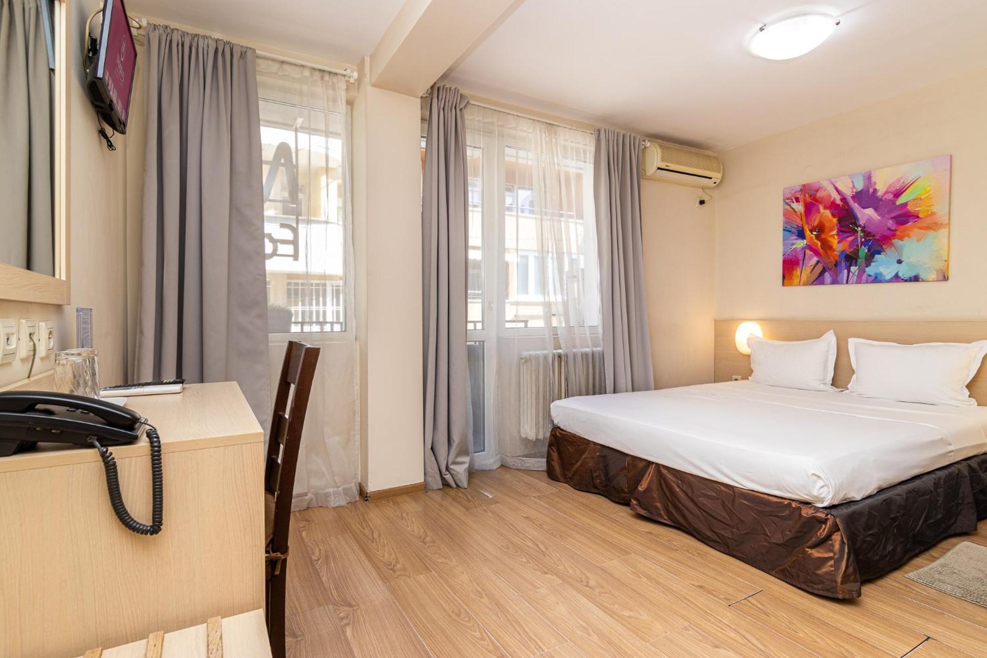 Family Hotel Madrid Sofia Bagian luar foto