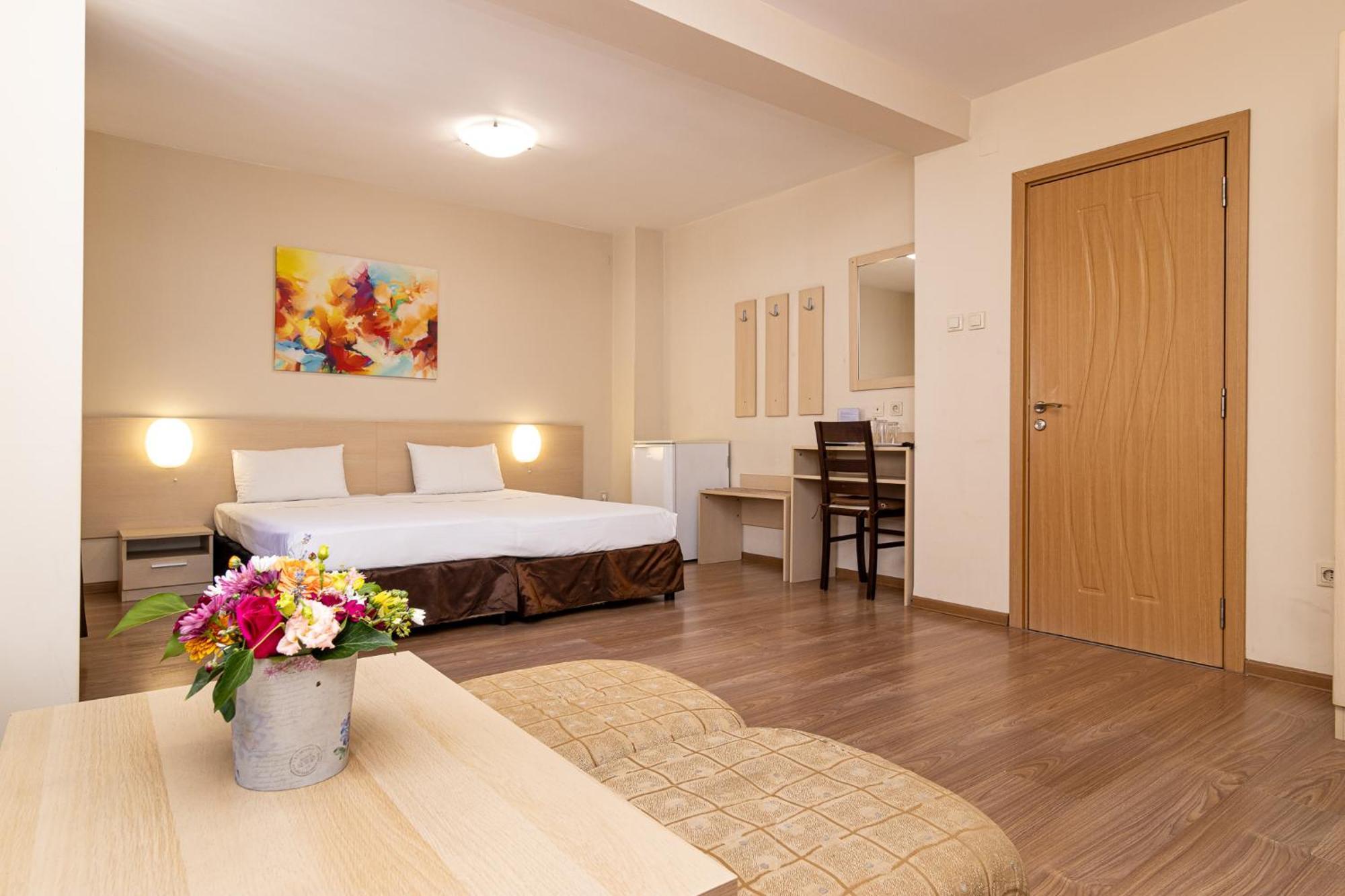 Family Hotel Madrid Sofia Bagian luar foto