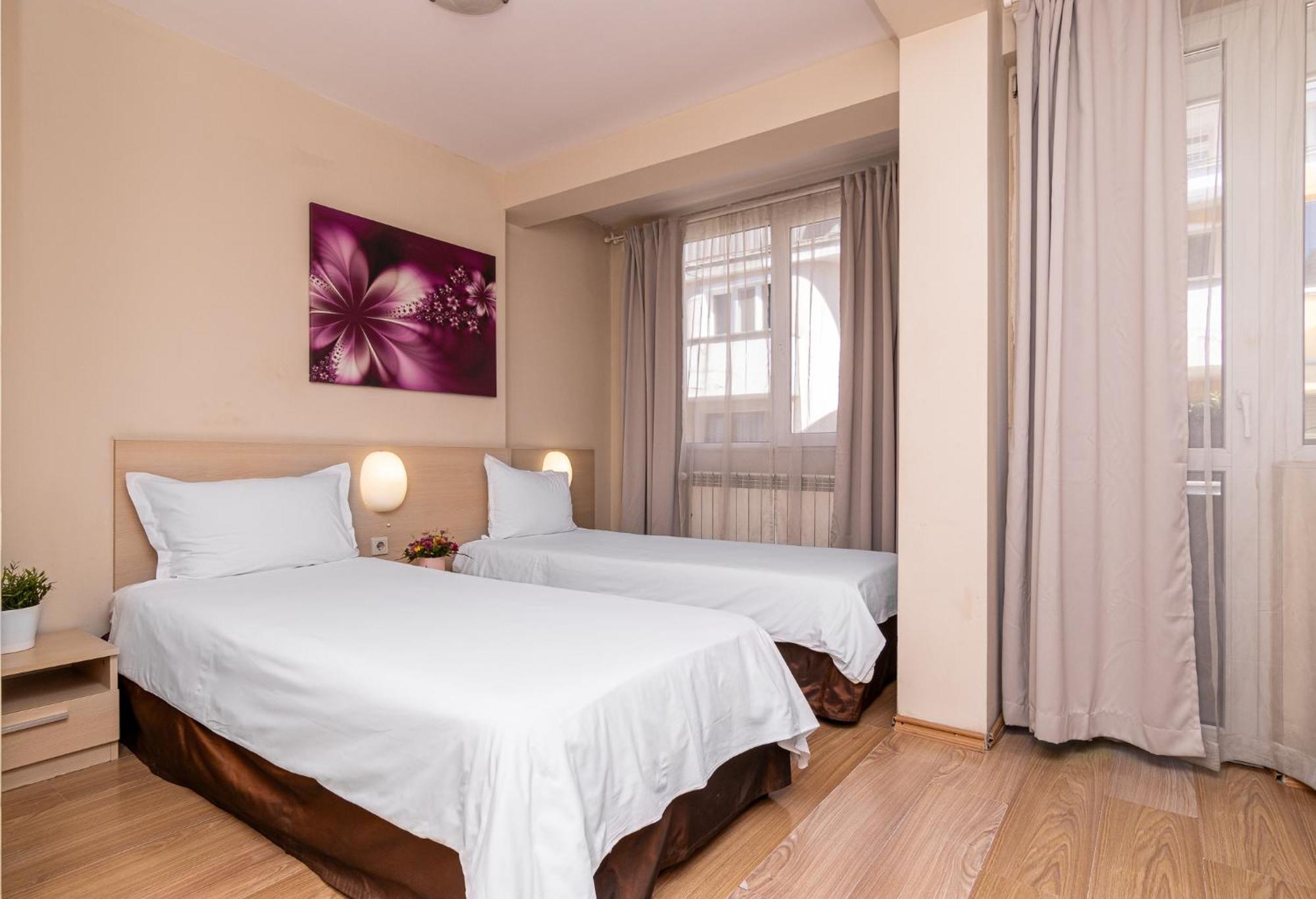 Family Hotel Madrid Sofia Bagian luar foto