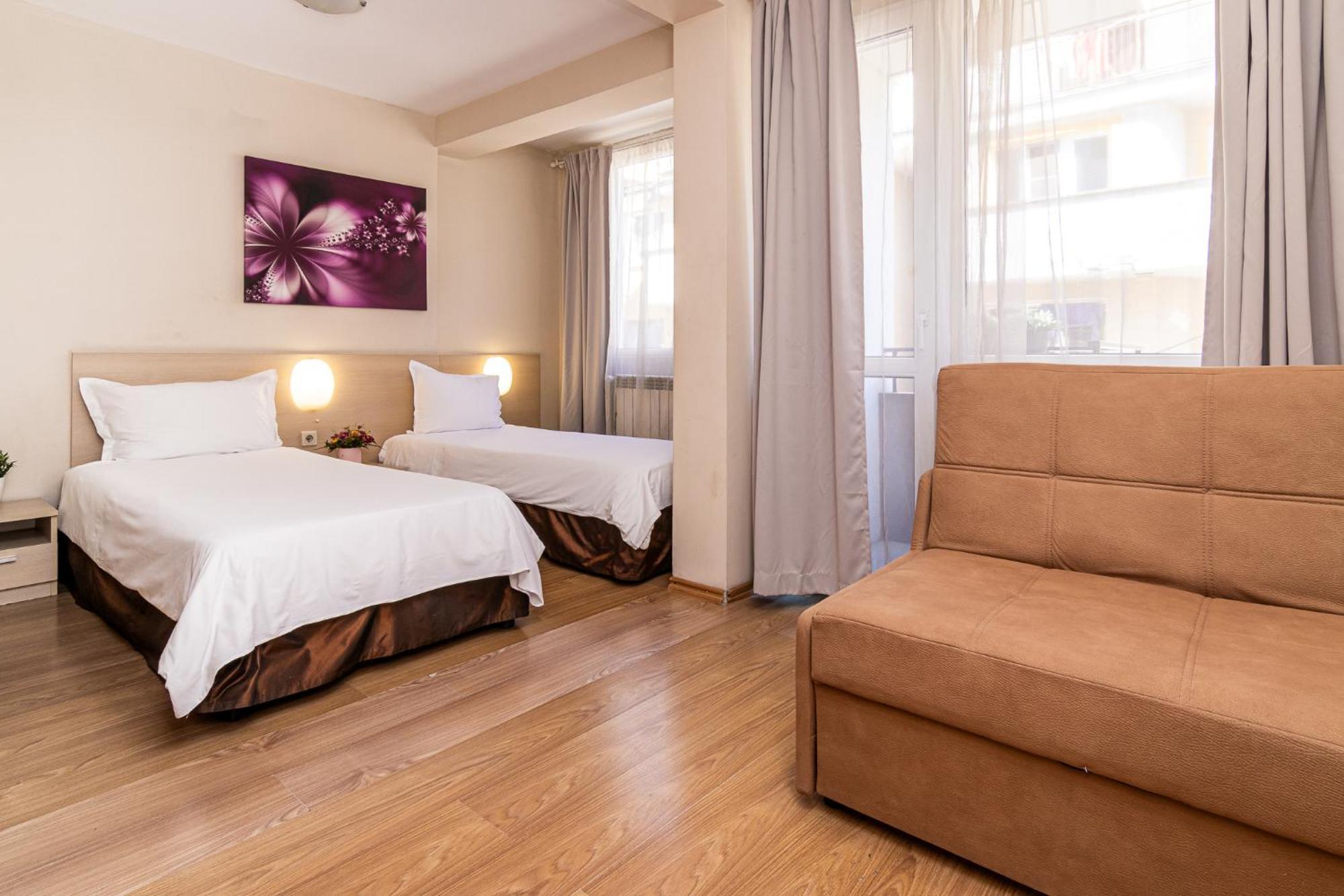 Family Hotel Madrid Sofia Bagian luar foto