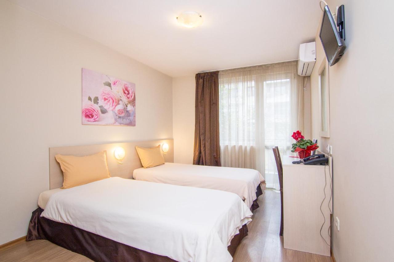Family Hotel Madrid Sofia Bagian luar foto