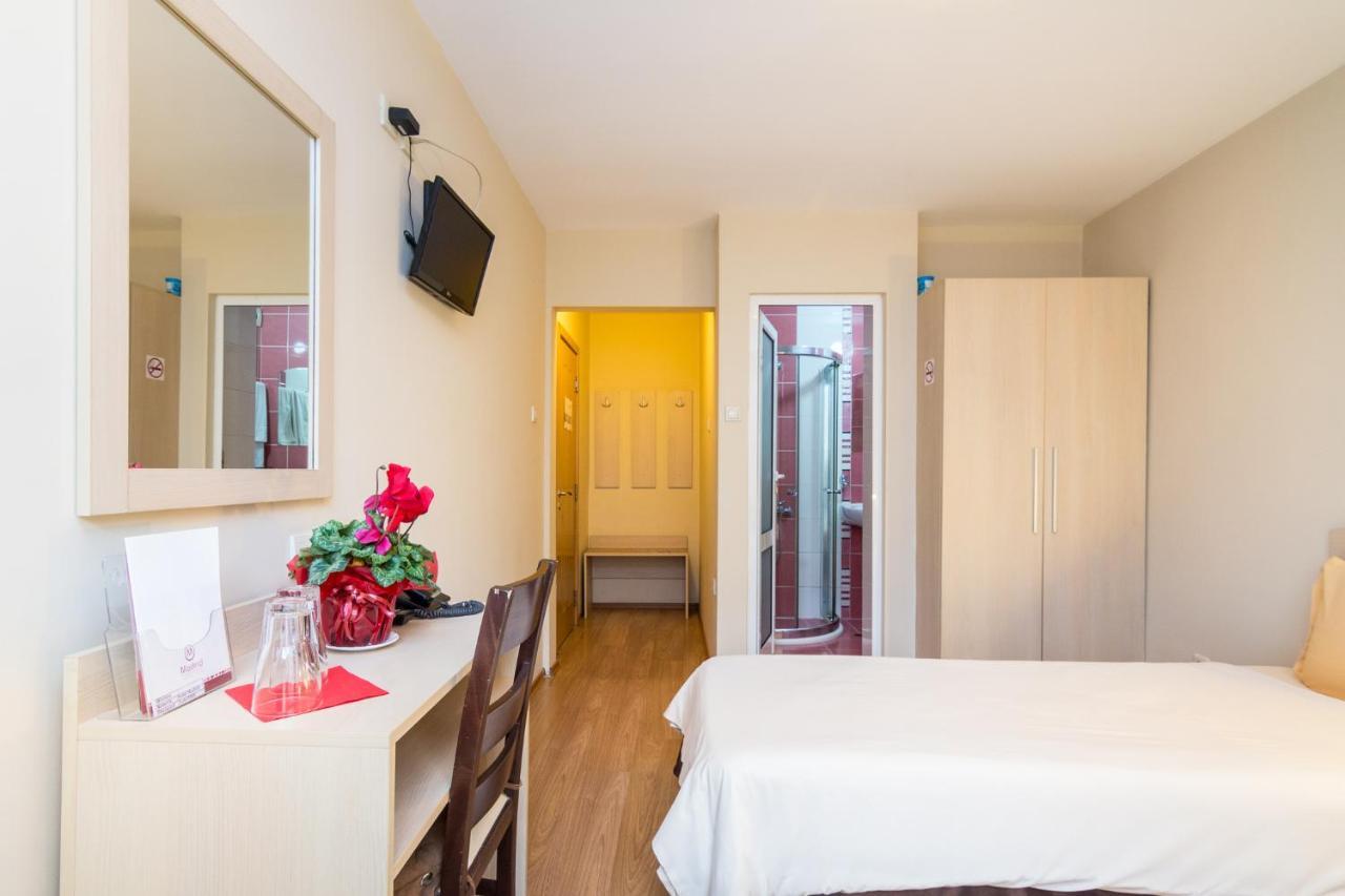 Family Hotel Madrid Sofia Bagian luar foto
