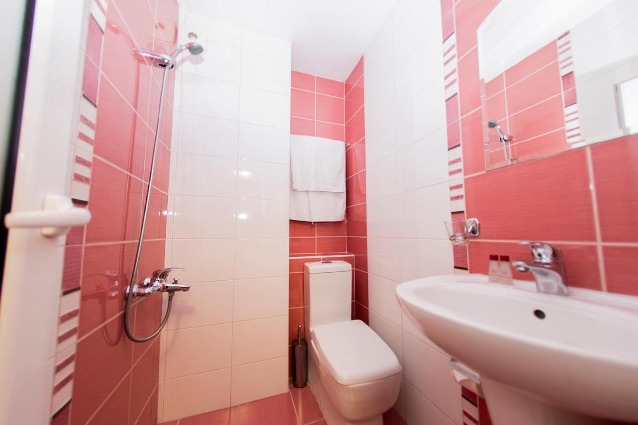 Family Hotel Madrid Sofia Bagian luar foto