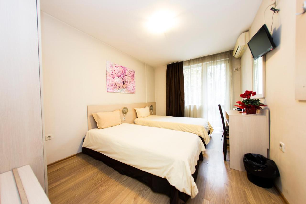 Family Hotel Madrid Sofia Bagian luar foto