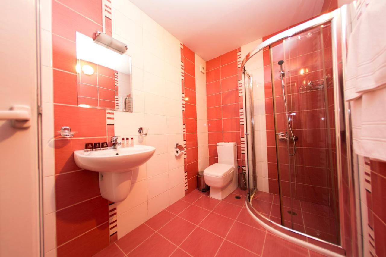 Family Hotel Madrid Sofia Bagian luar foto