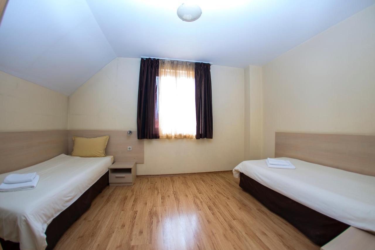 Family Hotel Madrid Sofia Bagian luar foto