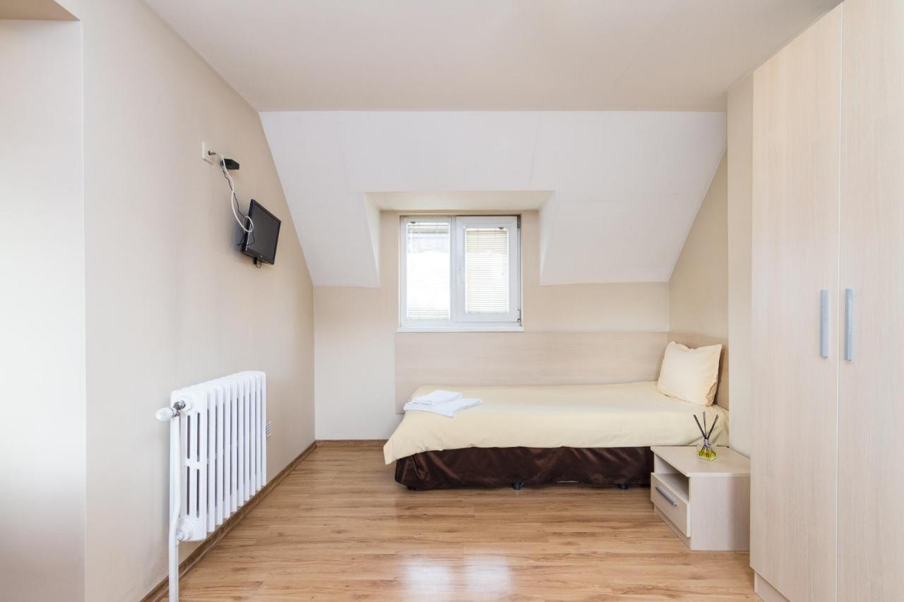 Family Hotel Madrid Sofia Bagian luar foto