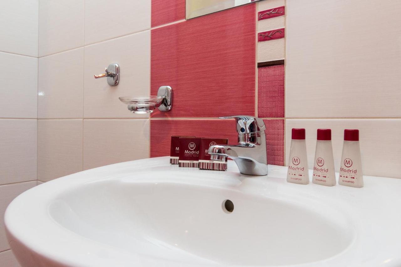 Family Hotel Madrid Sofia Bagian luar foto