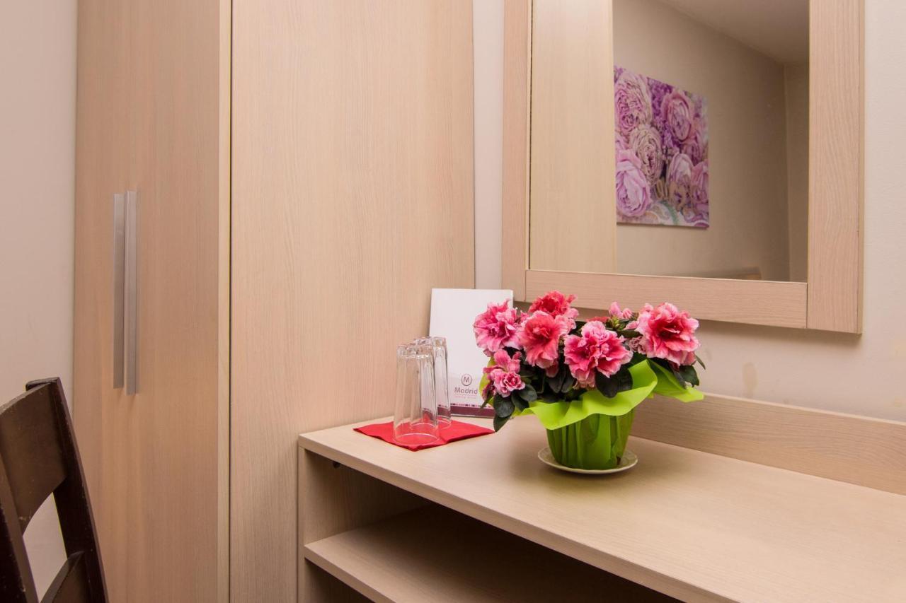 Family Hotel Madrid Sofia Bagian luar foto